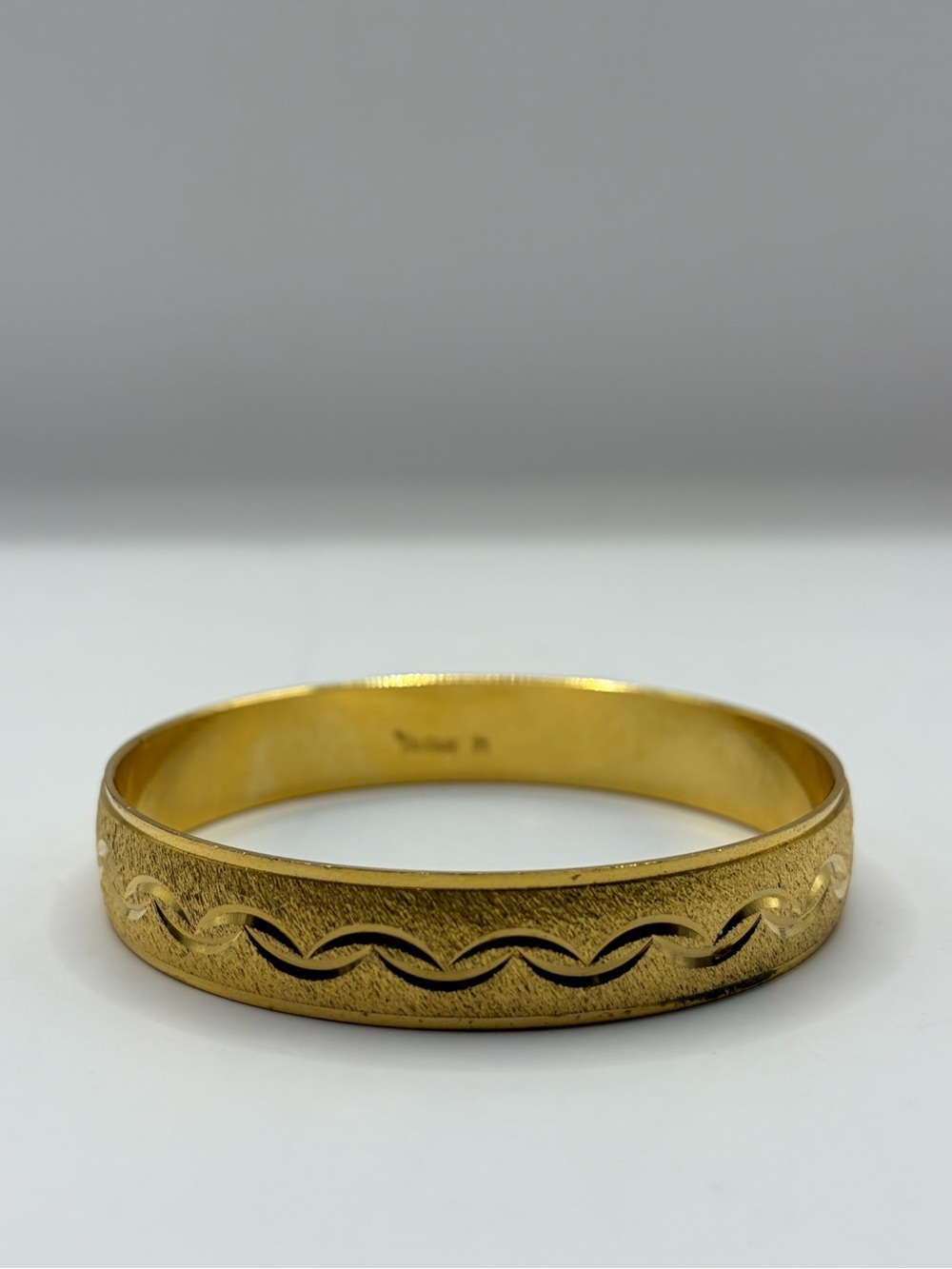 Trifari Gold Tone Engraved Round Bangle Bracelet Signed Metal No Stone-Medium